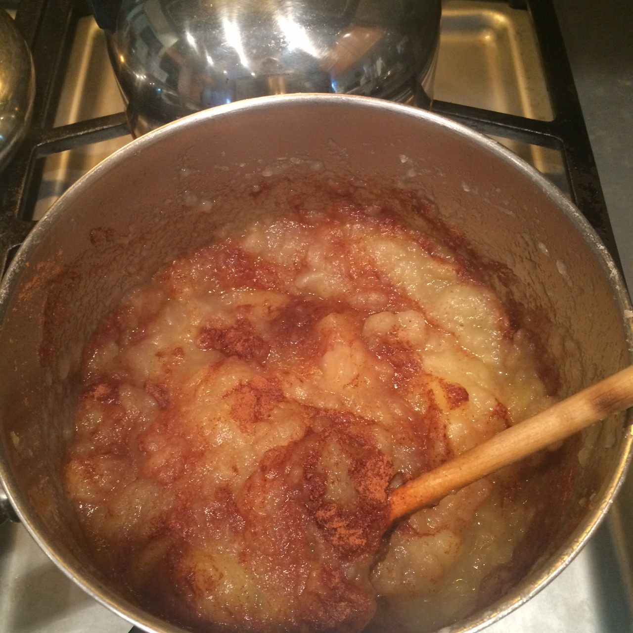 stirring cinnamon in to applesauce